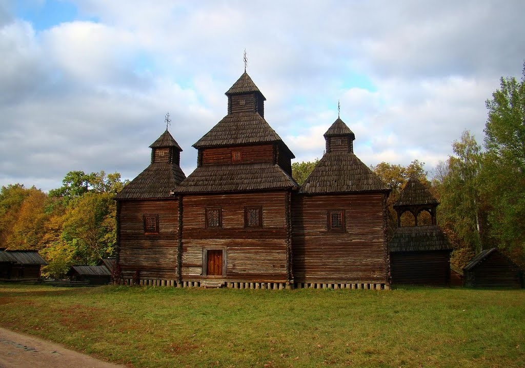 Дерев'яна церква Воскресіння 1784 р. із с.Кисоричі. Музей просто неба в Пирогові.